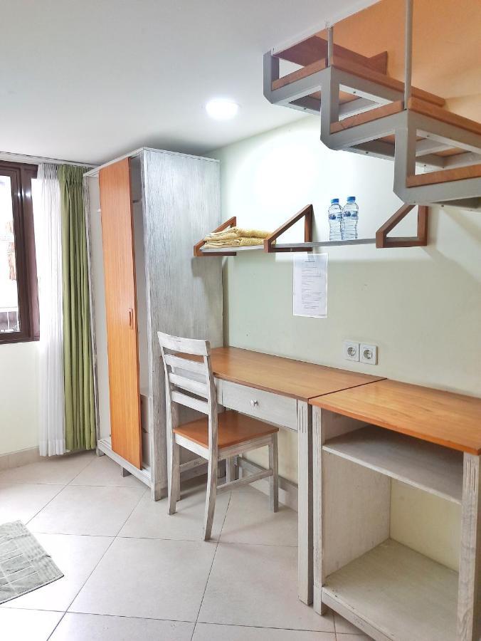 Urbanest Inn House Slipi Jakarta Ngoại thất bức ảnh
