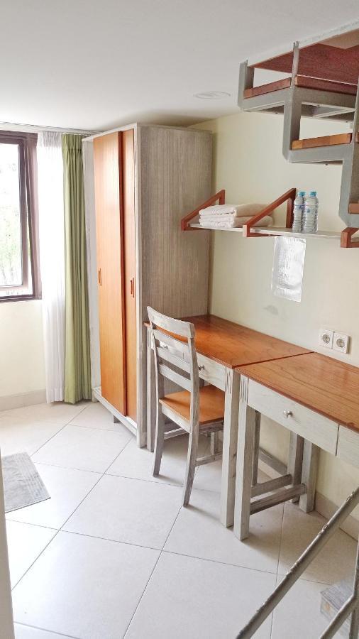 Urbanest Inn House Slipi Jakarta Ngoại thất bức ảnh