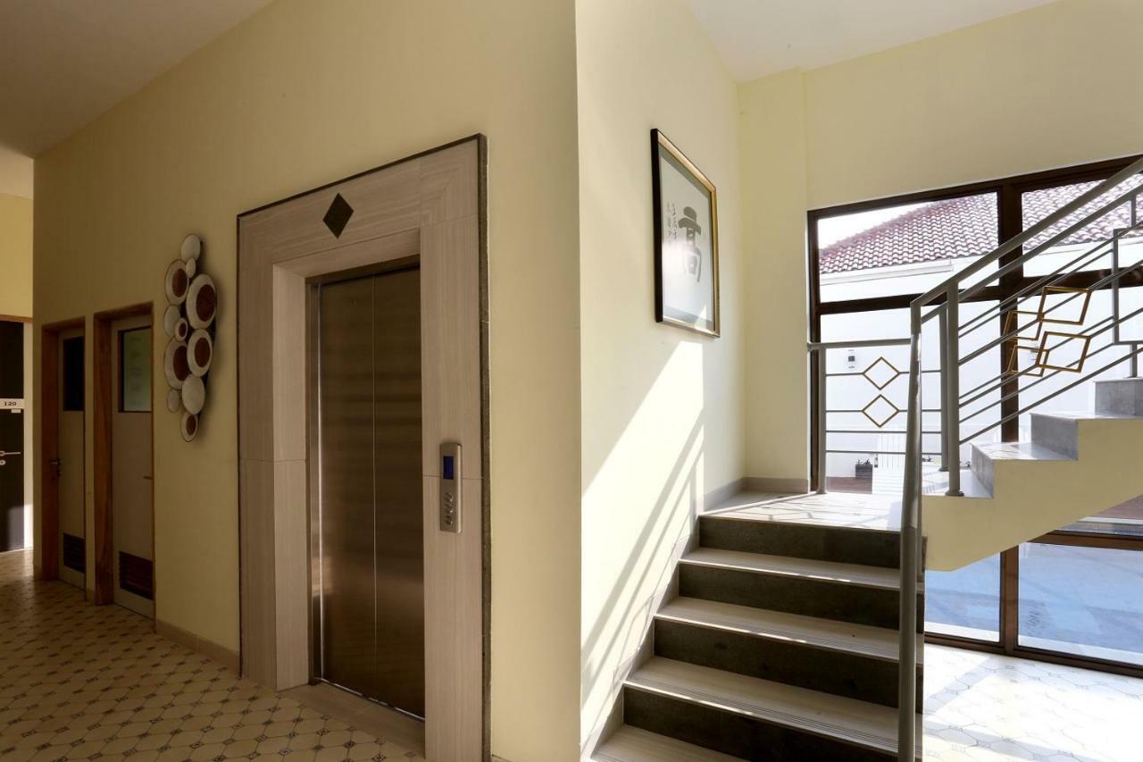 Urbanest Inn House Slipi Jakarta Ngoại thất bức ảnh